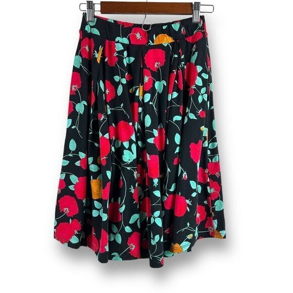 LuLaRoe S Madison Box Pleated Midi Skirt Rose And Vine Print Black Red Pull On - Picture 2 of 7